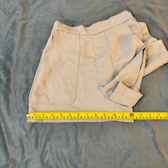 Wilfred Tan High Waist Shorts
#1072 - Picture 4 of 8